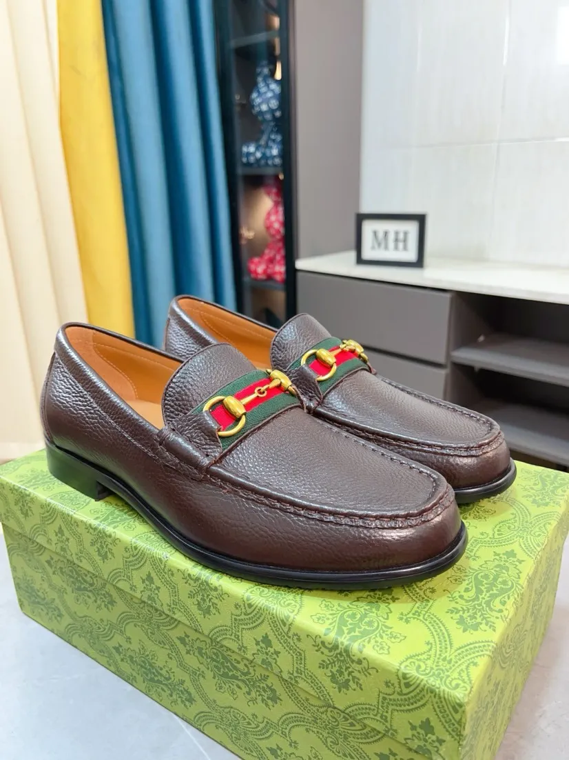 Men's shoes 💰500🌹🌹Niuli [GUCCI Gucci] A new style of formal men's leather shoes is coming~ The original quality upper is made of patent leather imported from Italy, the leather is soft and delicate, comfortable and soft first-layer cowhide lining, rubber wear-resistant outsole, the shoe shape is dignified and domineering, and the luxury charm cannot be concealed! The natural and free nouveau riche leads the trend. Code number: 38-44